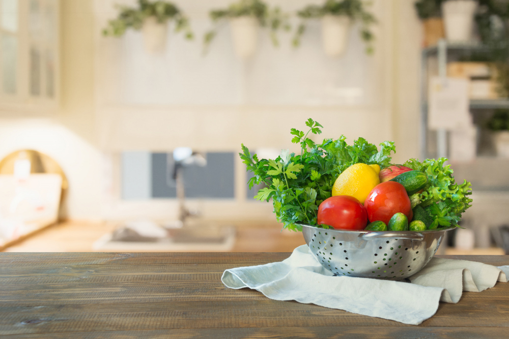 Ovoce a zelenina ponechané na kuchyňské lince jsou pozvánkou pro obávaný hmyz