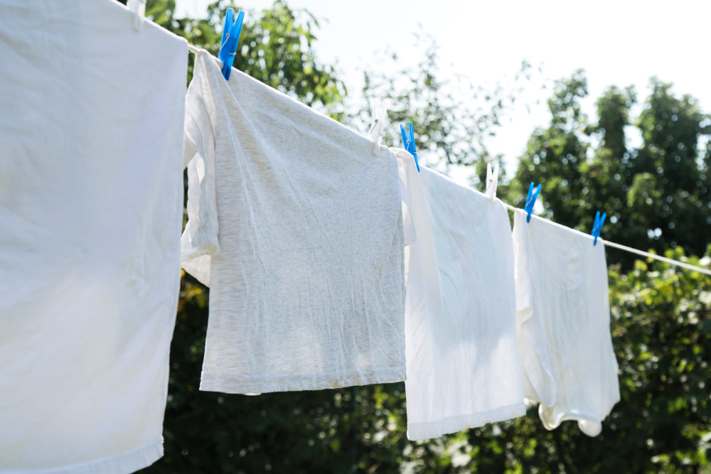 Sušení prádla v zimě nemusí být problém. Rychleji uschnout může dokonce venku