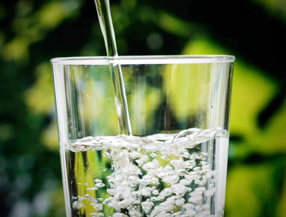Perlivá voda najde využití při úklidu i na zahradě