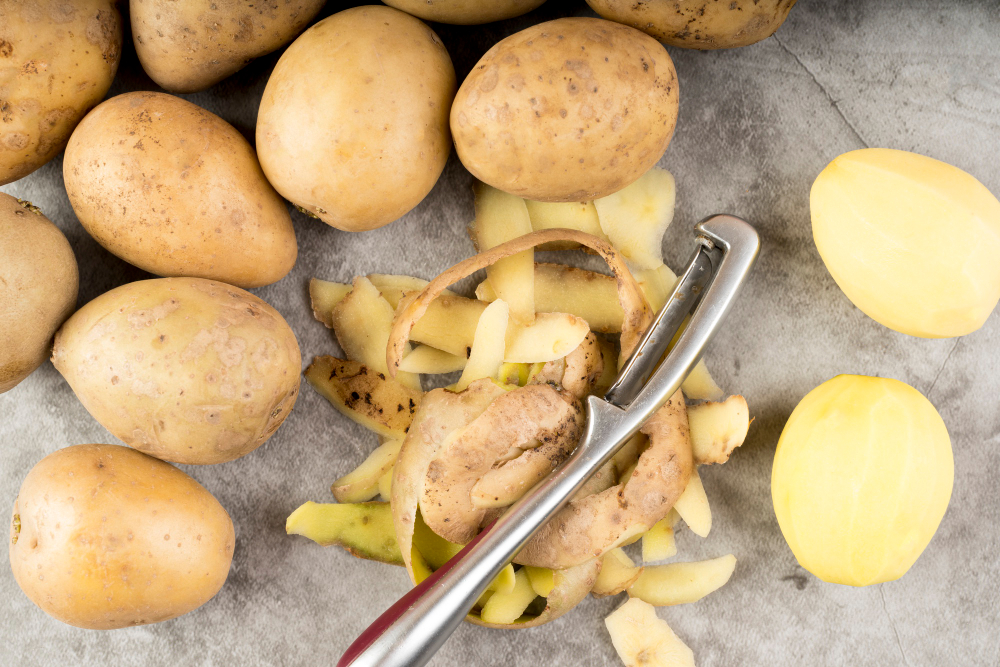composition-raw-peeled-potatoes