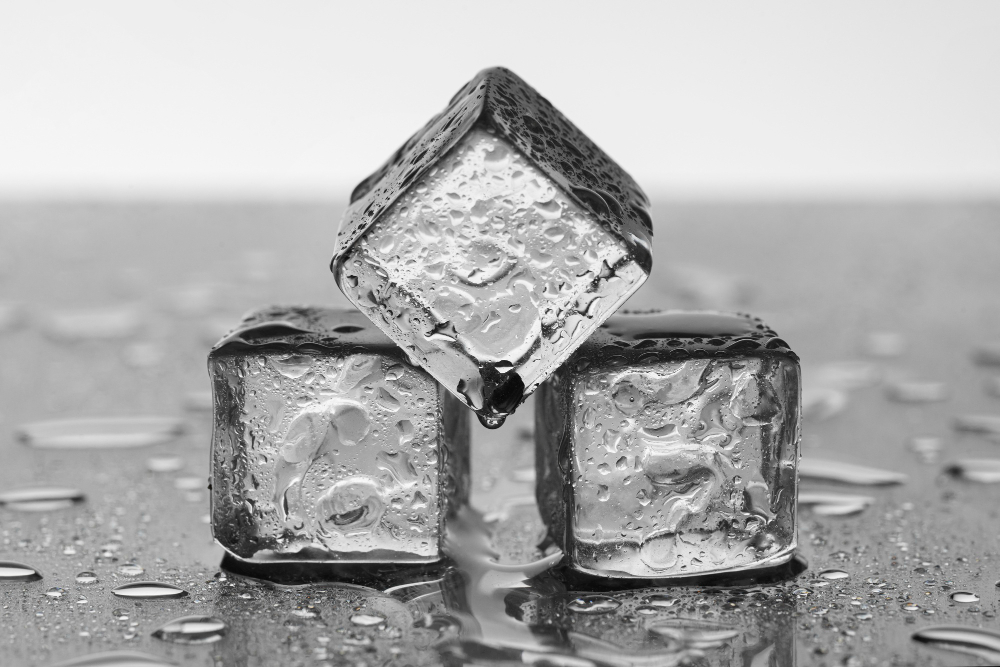 ice-cubes-arrangement-still-life