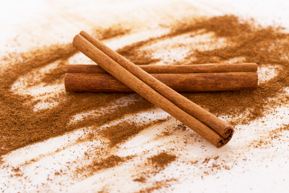 cinnamon-its-dust-around-it