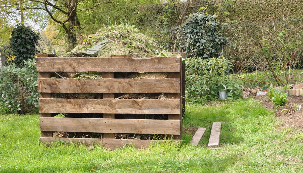wooden-composter-full-waste-garden