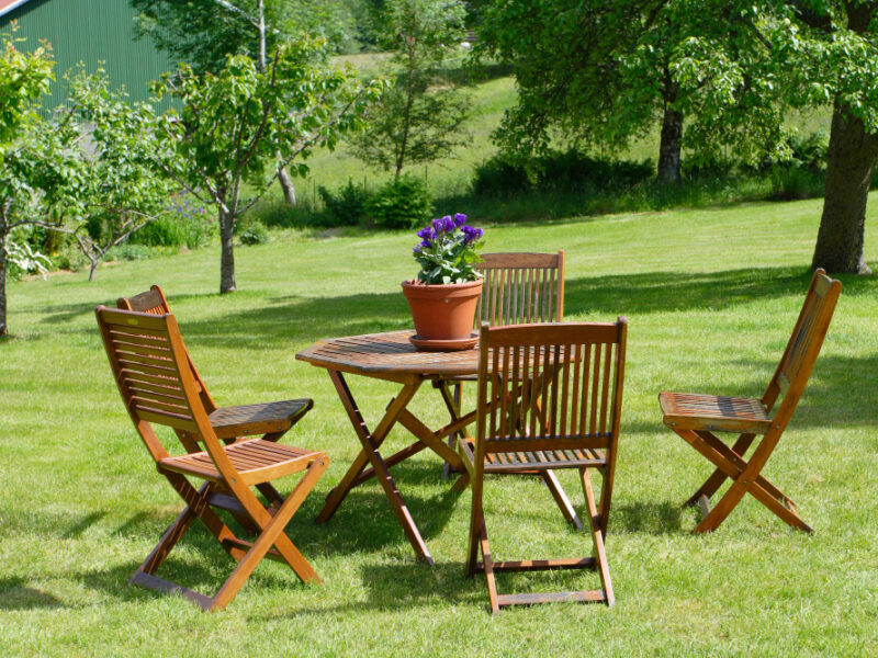Table Chairs Standing Lawn Garden