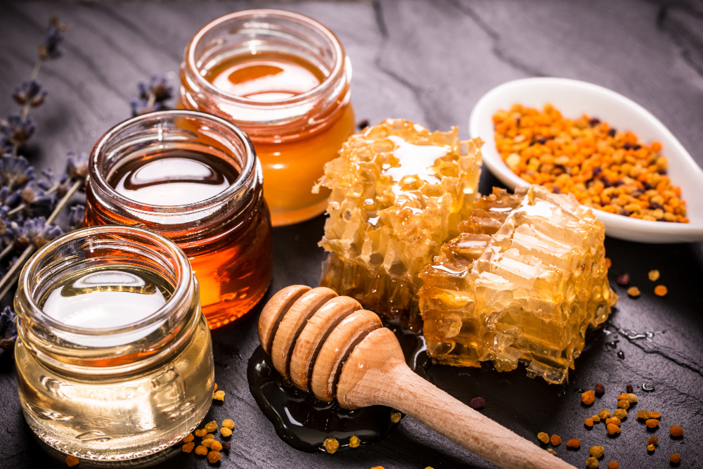 Správně uskladněný med vydrží i roky. Slunce nebo vlhko ho rychle zničí