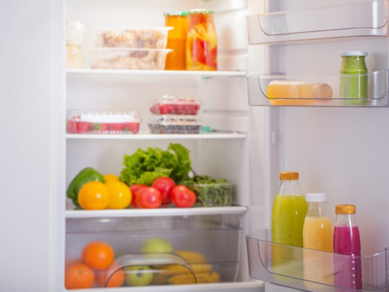 Těchto 10 potravin nepatří do lednice. Změní chuť a mohou ztratit výživovou hodnotu