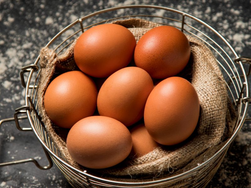 Vaječné skořápky nemají v koši co dělat! Pomohou v domácnosti i ke krásnější pleti